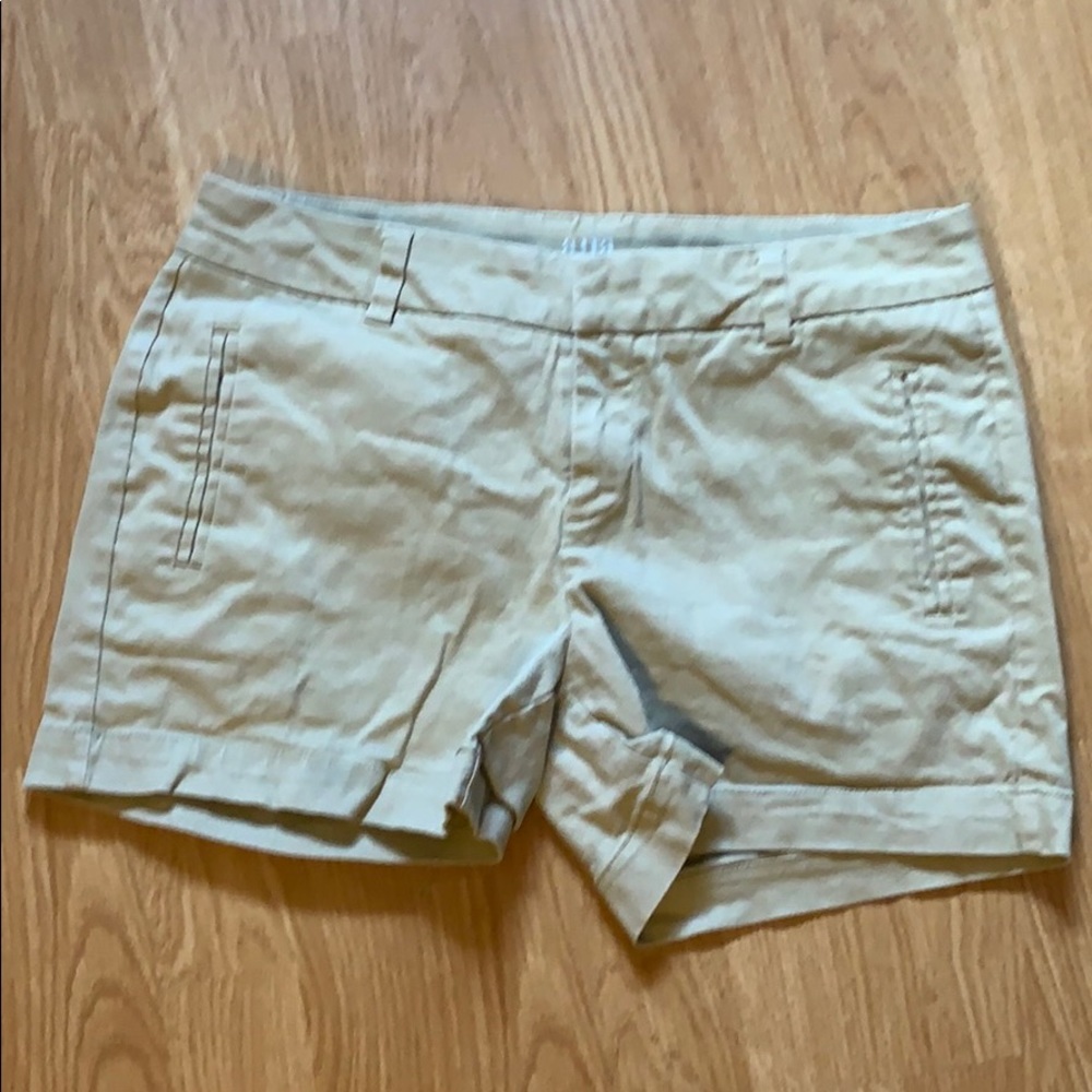 Basic khaki shorts